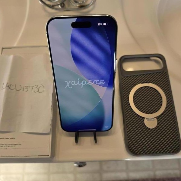 Apple iPhone Air - Unlocked, 256 GB, Cloud White, A3260