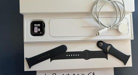 Good
													Apple Watch SE 2nd Gen 40mm - Unlocked, Midnight, A2726 - Cellular, Aluminum, photo 1 of 8