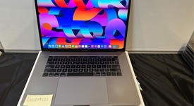 Good
													MacBook Pro 2018 (With Touch Bar) - 15" - I7, Gray, 512 GB, 16 GB, photo 2 of 11
