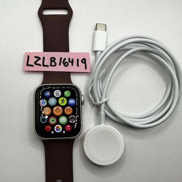 Apple Watch SE 2nd Gen 40mm - Unlocked, Silver, A2726 - Cellular, Aluminum