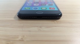Good
													Apple iPhone SE 2nd Gen 2020 - Unlocked, Black, 128 GB, A2275, photo 4 of 14