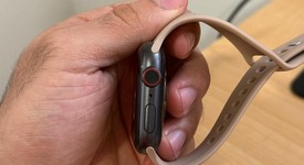 Good
													Apple Watch Series 5 44mm - Unlocked, Gray, A2095 Cellular, Nike, photo 3 of 11