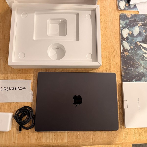 MacBook Pro 2024 - 14 inch - 512 GB, Space Black, 16 GB, Apple M4