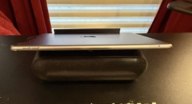 Good
													Apple iPad 7th Gen - Unlocked, Gray, 32 GB, A2200, photo 4 of 6