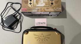 Good
													Nintendo Switch Lite - Gold, Hyrule Edition, photo 5 of 9