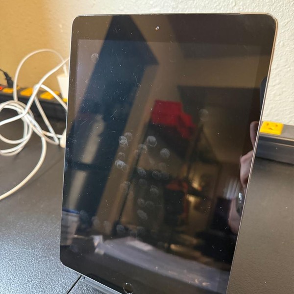 Apple iPad (7th Gen) - Unlocked, 128 GB, Gray, A2200