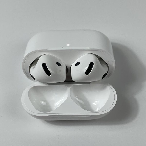 Apple AirPods (4th Gen) - Standard