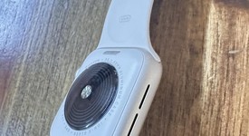 Mint
													Apple Watch SE 2nd Gen 40mm - Unlocked, Starlight, A2726 - Cellular, Aluminum, photo 5 of 10