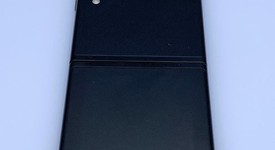 Good
													Samsung Galaxy Z Flip3 5G - Unlocked, Black, 128 GB, 8 GB, SM-F711U1, photo 3 of 8