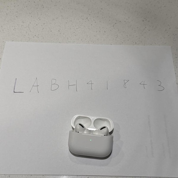 Apple AirPods Pro - Wireless Case