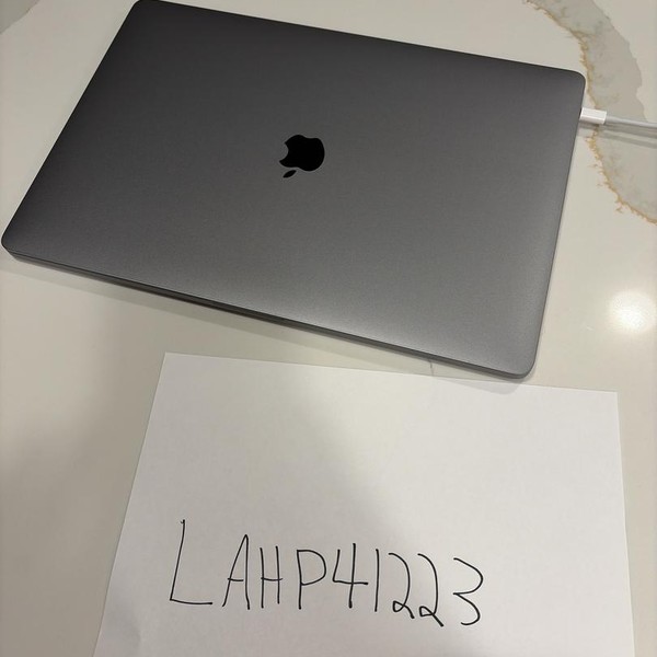MacBook Pro 2019 - 16 inch - 512 GB, Gray, 16 GB, Intel Core i9