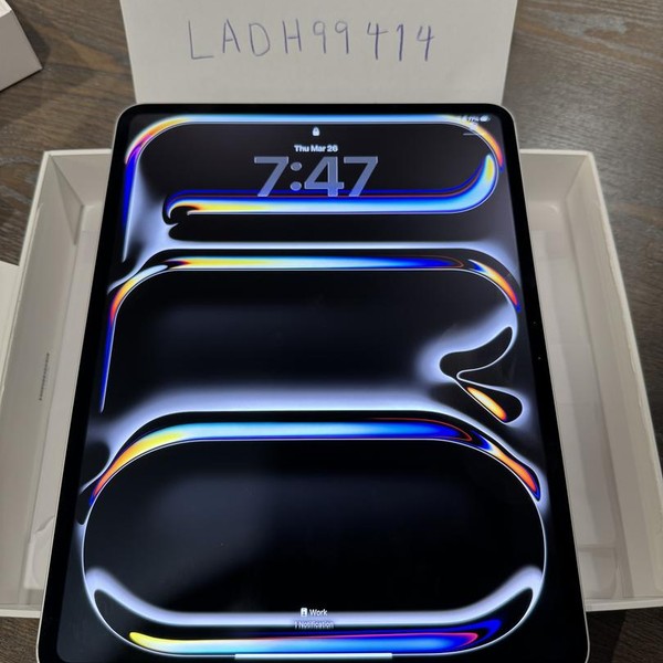 Apple iPad Pro 13 inch (M5) 2025 - Unlocked, 1 TB, Silver, Apple M5 10-Core (8-core GPU), A3361, Nano-texture Glass