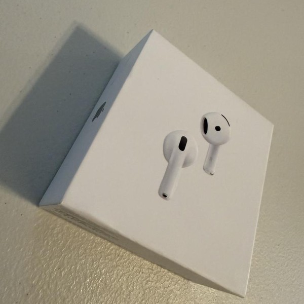 Apple AirPods 4th Gen - Active Noise Cancellation