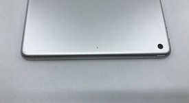 Good
													Apple iPad 5th Gen - Wi-Fi, Silver, 32 GB, A1822, photo 5 of 5