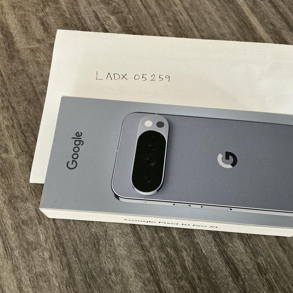 Google Pixel 10 Pro XL - Unlocked, 256 GB, Moonstone, GUL82