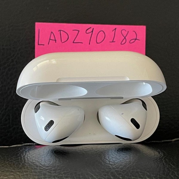 Apple AirPods (3rd Gen) - MagSafe Case
