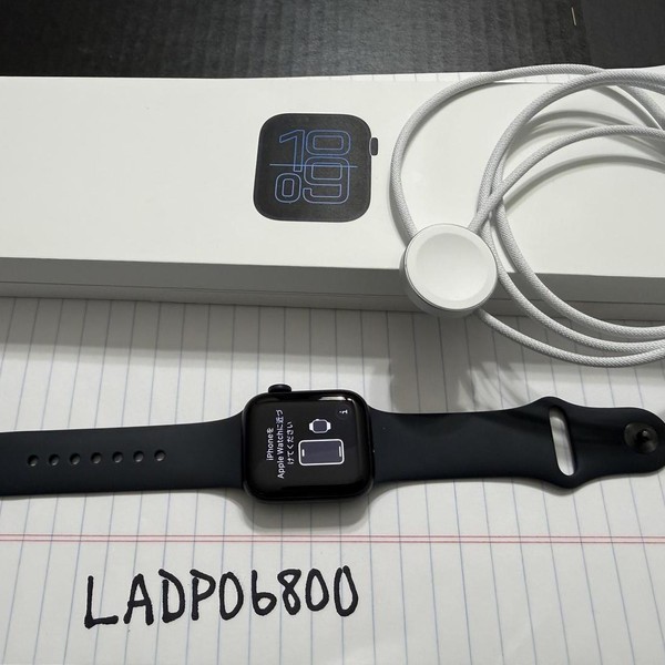 Apple Watch SE 3rd Gen 40mm - Unlocked, Midnight, A3326 - Cellular