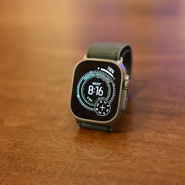 Apple Watch Ultra 49mm - Unlocked, Titanium, A2622