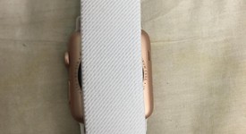 Good
													Apple Watch Series 3 42mm - Unlocked, Gold, A1861, Aluminum, photo 4 of 5