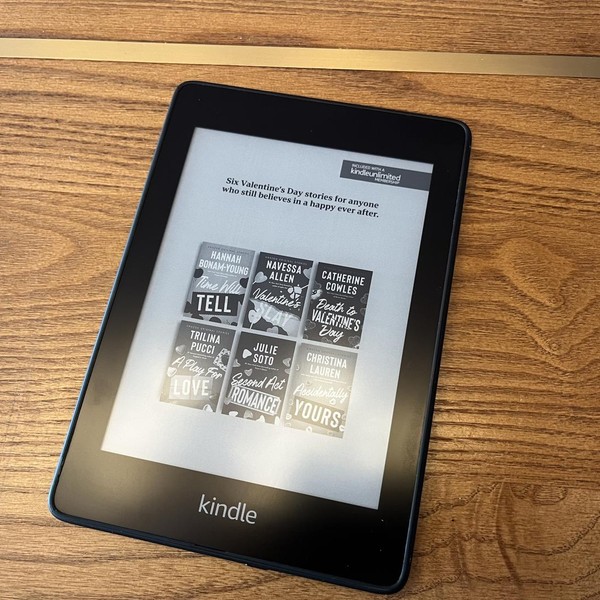 Amazon Kindle Paperwhite 10th Gen - Amazon, 8 GB