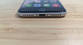 Good
													Apple iPhone SE 3rd Gen 2022 - Unlocked, Starlight, 256 GB, A2595, photo 4 of 15