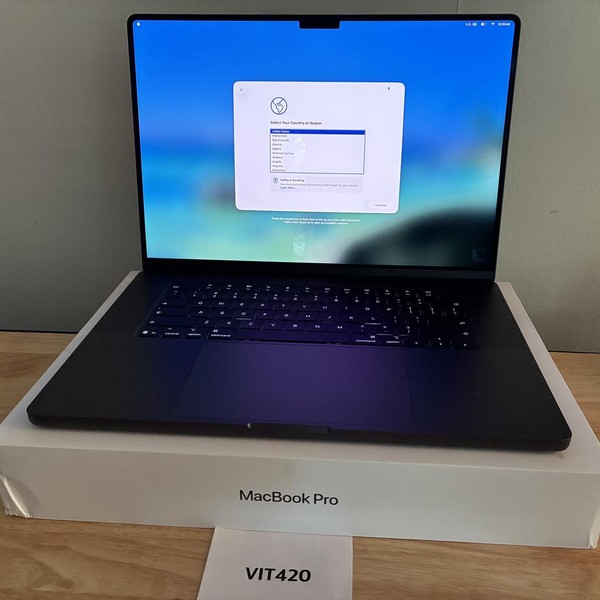 MacBook Pro 2026 - 16 inch (M5) - 1 TB, Space Black, 24 GB, Apple M5 Pro 18-core (20-core GPU), Standard Display