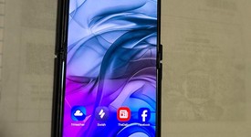 Good
													Motorola Razr (2024) - Unlocked, Gray, 256 GB, 8 GB, photo 4 of 7