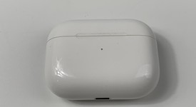 Used
													Apple AirPods Pro - MagSafe Case, photo 3 of 9
