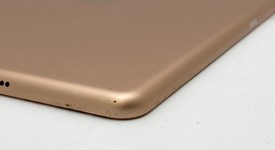 Good
													Apple iPad 7th Gen - Unlocked, Gold, 32 GB, A2200, photo 5 of 8