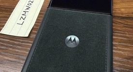 Good
													Motorola Razr Ultra (2025) - Unlocked, PANTONE Scarab, 512 GB, 16 GB, photo 5 of 8