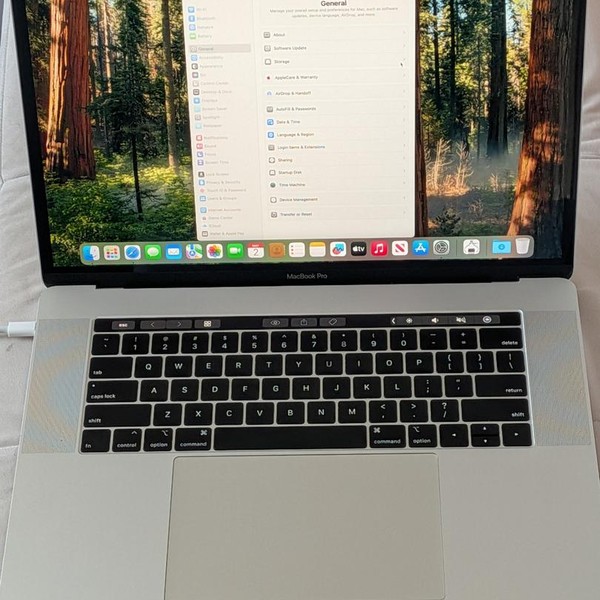 MacBook Pro 2018 (With Touch Bar) - 15 inch - 512 GB, Silver, 16 GB, Intel Core i7