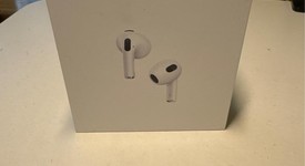 New
													Apple AirPods 3rd Gen - Lightning Case, photo 1 of 4