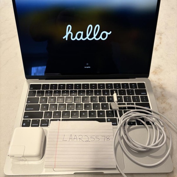 MacBook Air 2022 (M2) - 13 inch - 256 GB, Silver, 8 GB, Apple M2