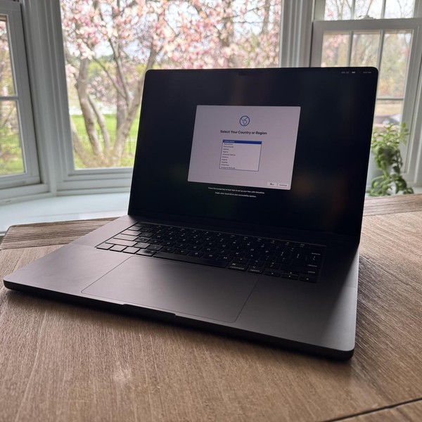 MacBook Pro Late 2023 (M3) - 16 inch - 2 TB, Black, 36 GB, Apple M3 Pro 12-core, 18-core GPU
