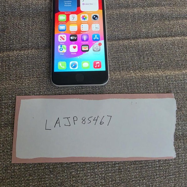 Apple iPhone SE 2nd Gen 2020 - Unlocked, 128 GB, White, A2275