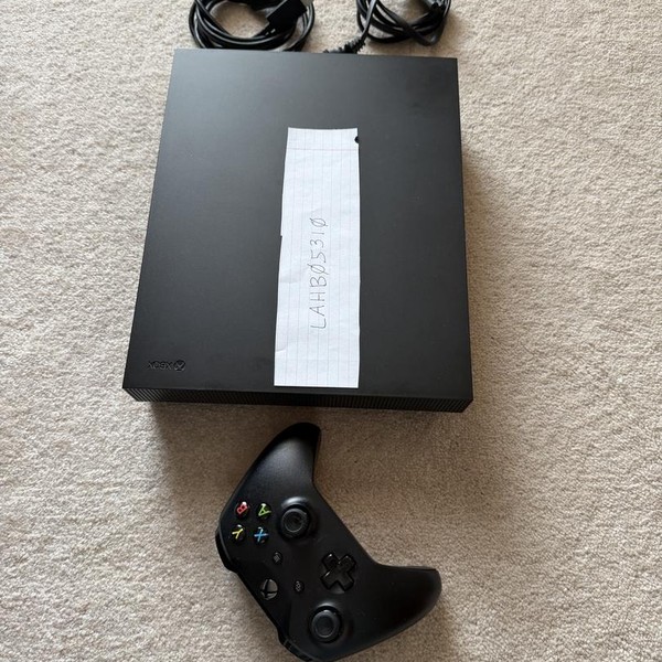 Xbox One X (2017) - Black, Standard