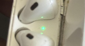Used
													Apple AirPods 2nd Gen - Lightning Case, photo 4 of 5