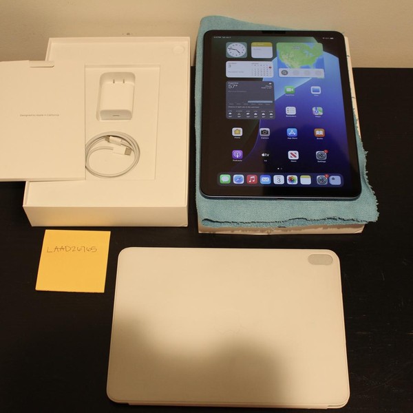 Apple iPad Air 5th Gen - Wi-Fi, Blue, 64 GB, A2588