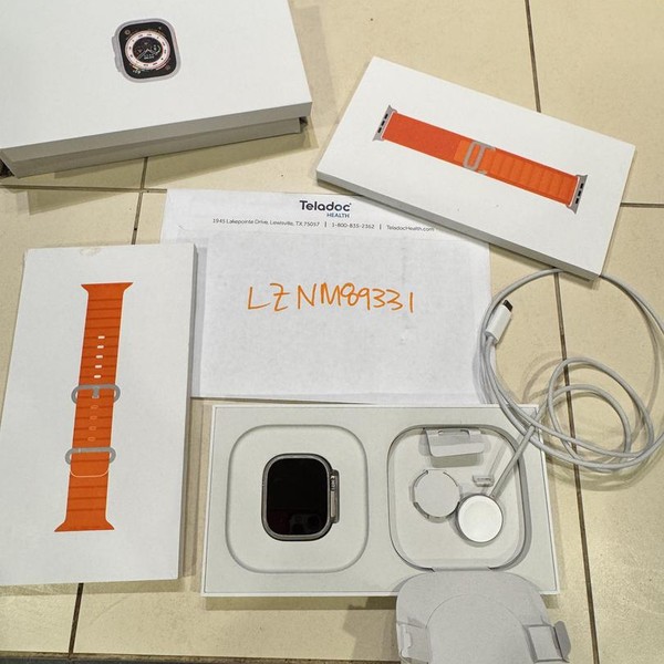 Apple Watch Ultra 49mm - Unlocked, Titanium, A2622