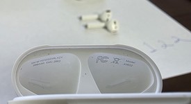 Used
													Apple AirPods 2nd Gen - Lightning Case, photo 3 of 5