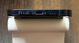 Good
													Apple iPhone 12 - Metro by T-Mobile, Black, 64 GB, A2172, photo 4 of 7