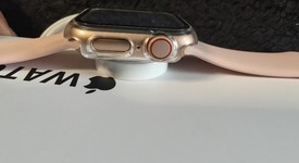 Mint
													Apple Watch SE 1st Gen 40mm - Unlocked, Gold, A2353 - Cellular, Aluminum, photo 3 of 5