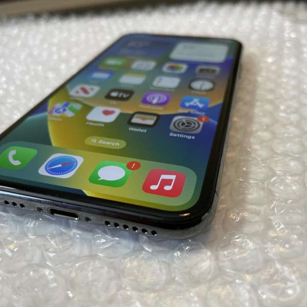 Apple iPhone SE 3rd Gen 2022 - Unlocked, 64 GB, Midnight, A2595