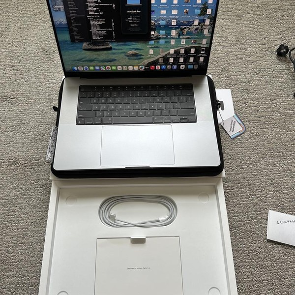 MacBook Pro 2021 - 16 inch - 1 TB, Gray, 32 GB, Apple M1 Max