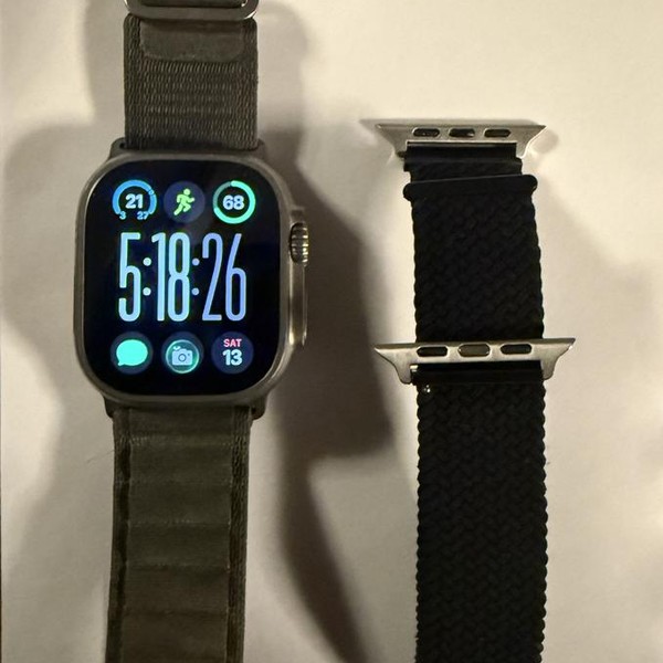 Apple Watch Ultra 49mm - Unlocked, Titanium, A2622