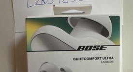 New
													Bose QuietComfort Ultra Earbuds - Silver, Holiday Edition, photo 1 of 3