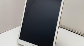 Fair
													Apple iPad 7th Gen - Unlocked, Gold, 32 GB, A2200, photo 2 of 6
