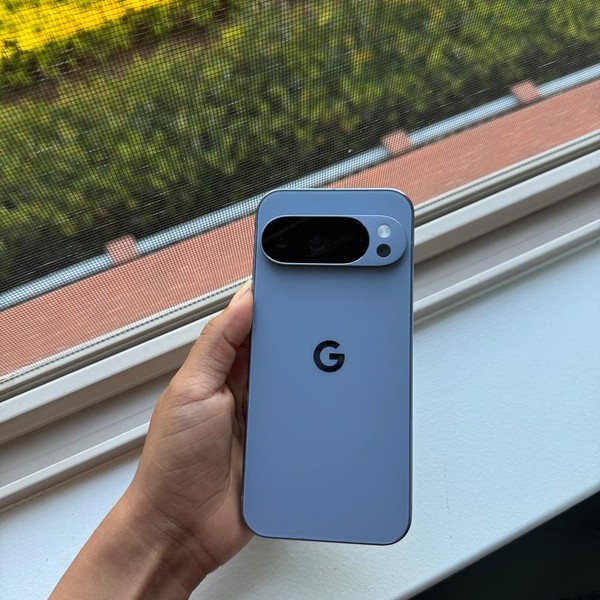 Google Pixel 10 Pro - Unlocked, 256 GB, Moonstone, G4QUR