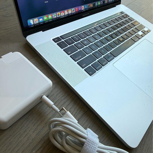 MacBook Pro 2019 - 16 inch - 512 GB, Silver, 16 GB, Intel Core i7