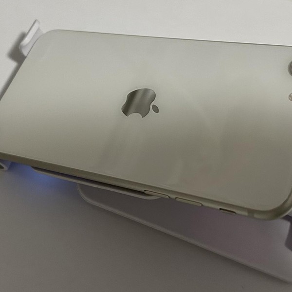 Apple iPhone SE 3rd Gen 2022 - Unlocked, 256 GB, Starlight, A2595